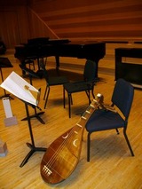 ３